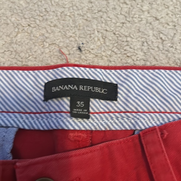 Red Banana Republic khaki shorts - Picture 3 of 3